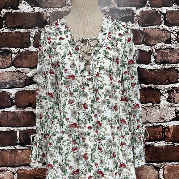 Very J Dress NWT Peasant Floral White Red Lace Up Tie Size Small Bohemian - Picture 1 of 12